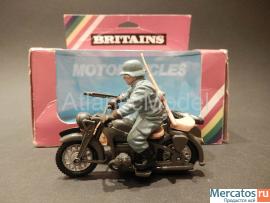 Солдатики 1/32 Britains Мотоцикл с экипажем Европейский фронт че 3